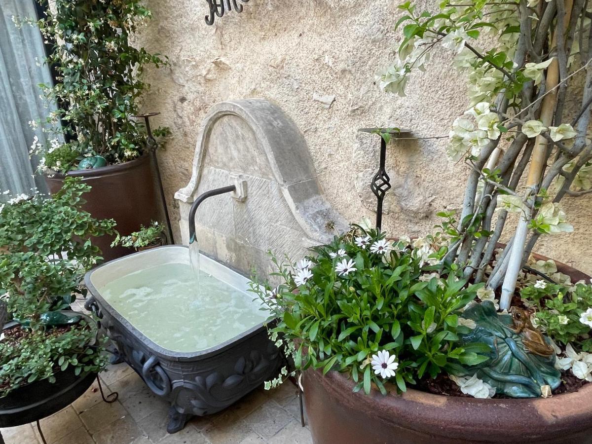 La Cour Carree Bed & Breakfast Rustrel Exterior photo